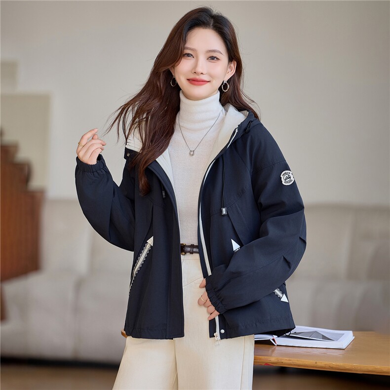 现货!2025年冬季时尚宽松连帽刺绣加绒加厚女外套,女装棉衣/棉服,依恋蒂丝