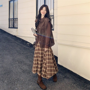 美拉德棕咖色高级感套装2025秋季翻领马甲卷边宽松半身裙两件套图片