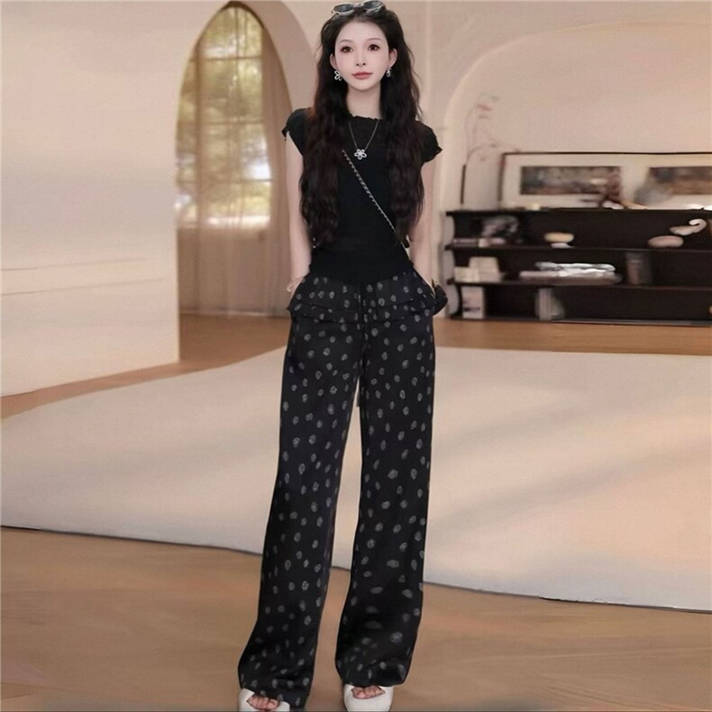 高级感时尚套装女夏新款黑色收腰短袖花朵印花木耳边屁帘裤两件套,女装套装/套裙,江南
