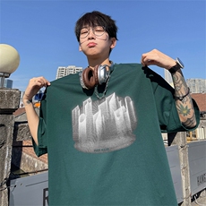 墨绿色