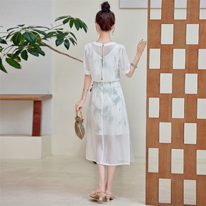 【夏季女装新款】时尚优雅新中式立领下摆开叉仿真丝中长款连衣裙图片