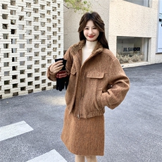 美拉德风毛呢羽绒套装女冬季2025新款高级感穿搭高腰半身裙两件套，女装套装/套裙，维壹