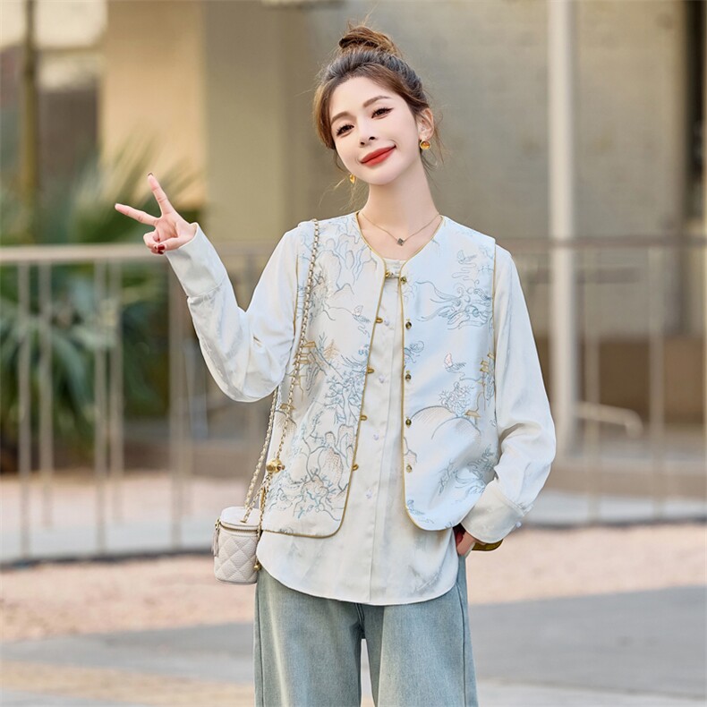 大码女装新中式绣花马甲衬衫上衣显瘦牛仔裤春新款穿搭，女装马甲，微微衣阁