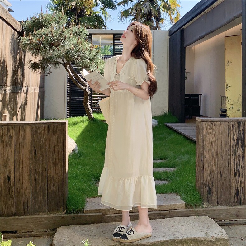 2026新款夏季复古花朵宽松绑带泡泡袖正肩V领连衣裙女夏,女装连衣裙,艾米莉亚