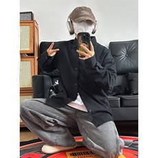 黑色