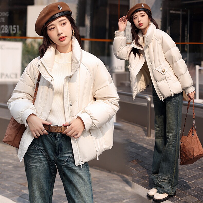 现货新款2023年冬季短款羽绒服女加厚时尚宽松立领外套，女装羽绒服，笃写