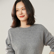 2025年秋季长袖通勤时尚百搭通勤简约休闲圆领落肩，女装羊绒衫，贝美羊绒