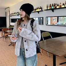 皮毛一体短款毛茸茸外套女2025秋冬季新款高级感小个子羊羔毛上衣，女装短外套，2C217