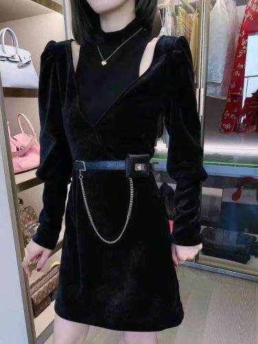 【现货】丝绒露肩连衣裙，女装连衣裙，艾丹迪蔓