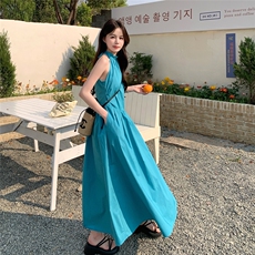蓝色无袖挂脖吊带连衣裙女夏2025新款显瘦气质优雅高级感长裙，女装连衣裙，蝶眷