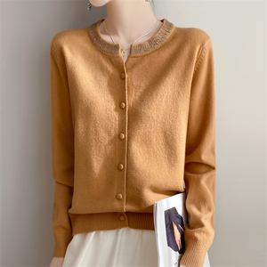 安迪绒烫钻圆领开衫图片