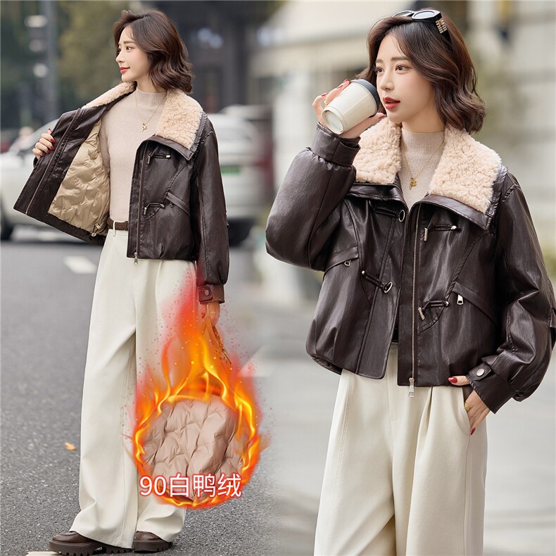 时尚羊羔毛翻领PU皮羽绒服女2025冬季新款加厚保暖白鸭绒皮衣外套图片