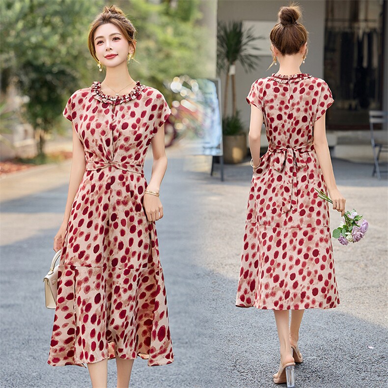 高级感温柔风女人味碎花波点连衣裙夏季新款超好看收腰显瘦A字裙，女装连衣裙，依路服饰