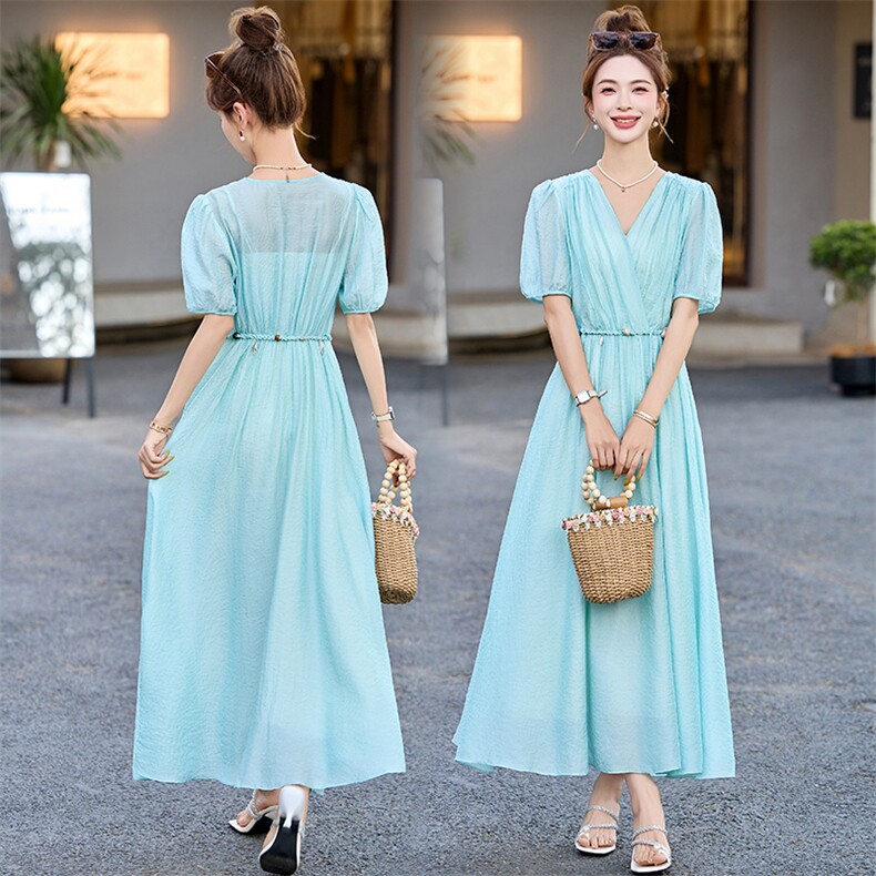 连衣裙女夏长裙2025新款高级感法式v领气质收腰显瘦漂亮度假裙子，女装连衣裙，魅丽静蓝