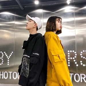 709-JK31-P90 20秋款 情侣宽松字母印花透明大口袋连帽夹克图片