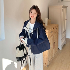 韩版设计感条纹拼接廓形短外套女2025春新款休闲气质减龄连帽上衣，女装风衣，浙宝285（原212）
