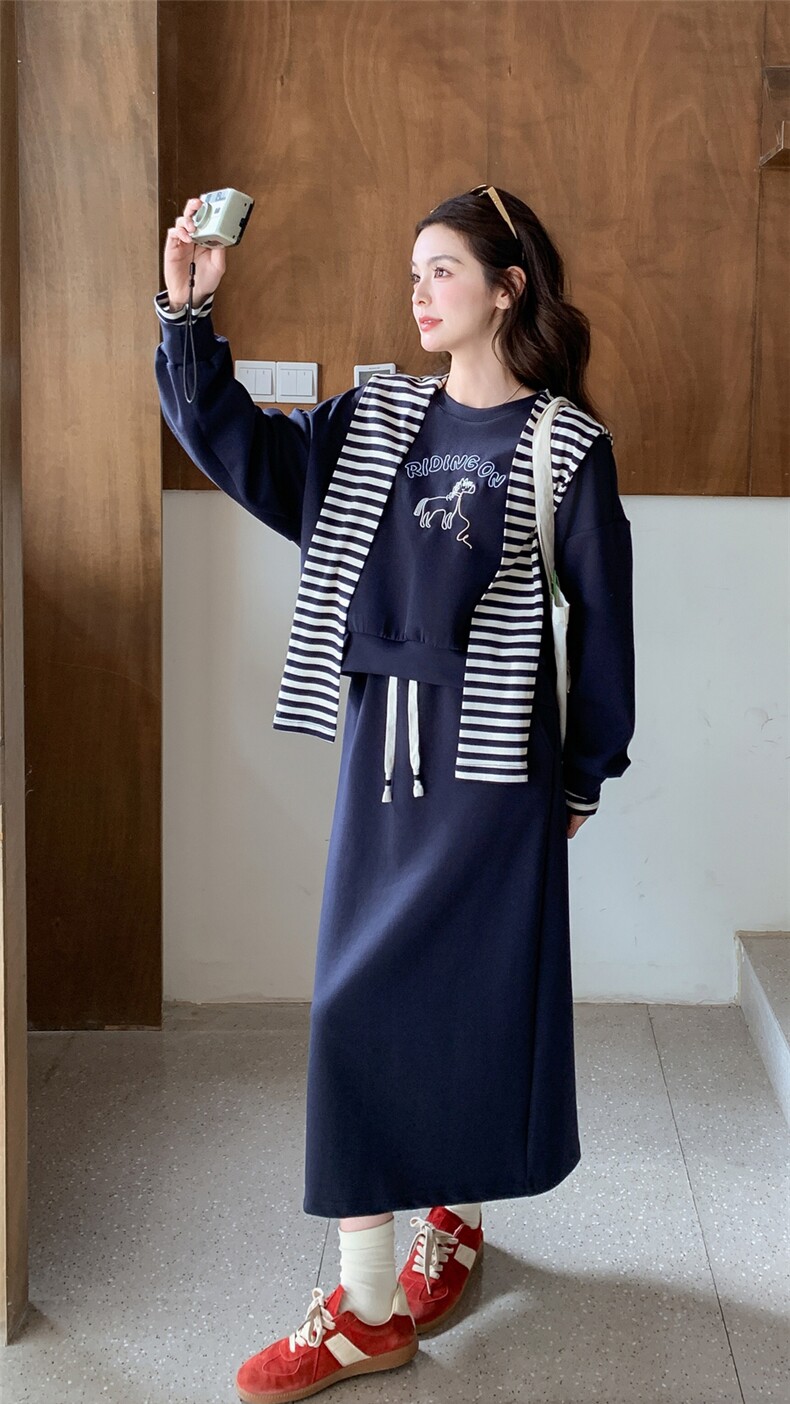 【新品】马年刺绣卫衣半身裙套装带披肩,女装套装/套裙,2B076