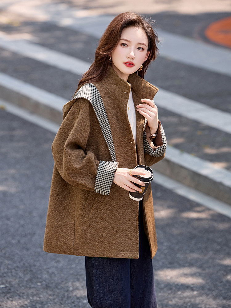 毛呢外套女中长款2025秋冬新款独特超好看高级感连帽斗篷呢子大衣,女装短外套,伊仟回