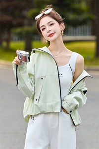 橄榄绿女士短外套小个子2025春新款宽松斗篷上衣今年流行冲锋衣潮图片