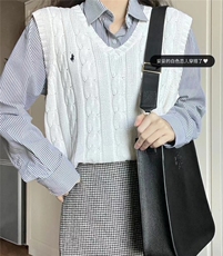 针织马甲女背心秋冬新款宽松无袖外搭v领坎肩复古马夹，女装T恤，半城羊绒