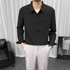 黑色