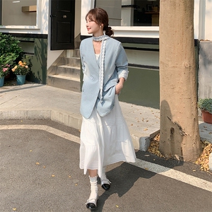 浅蓝色蕾丝拼接牛仔西装外套女2025春秋新款气质V领飘带西服上衣图片