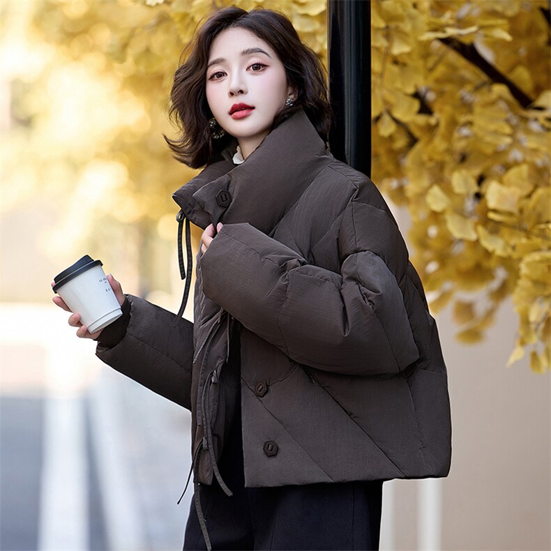 设计感紫色短款羽绒服女2024冬新款加厚保暖立领白鸭绒面包服外套,女装羽绒服,姿衣坊