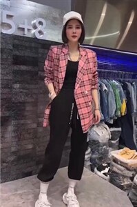 2022新款时尚大方显瘦高级感格子西装外套图片