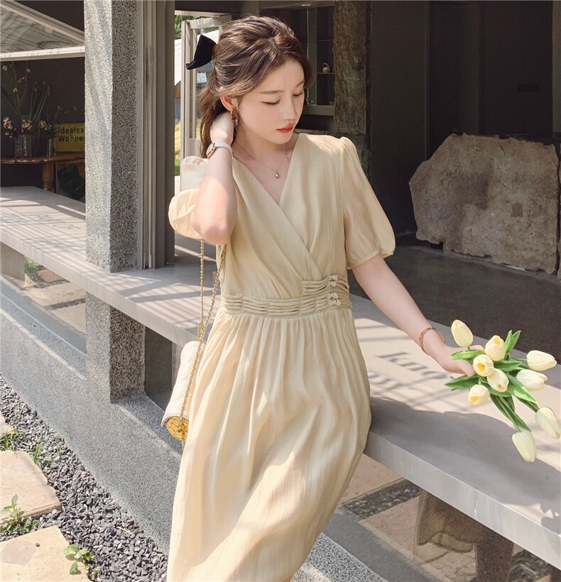 法式温柔风高级感V领连衣裙女2025夏季新款收腰显瘦设计感茶歇裙图片