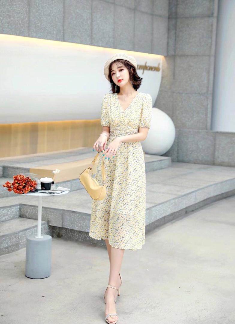 夏季新款韩版雪纺碎花连衣裙，女装连衣裙，时尚靓女孩