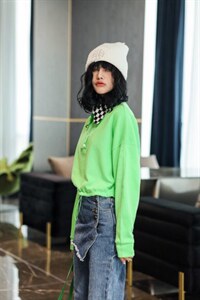 卡菲莱2022年新款女装翻领卫衣女春季新款短款Polo衫图片