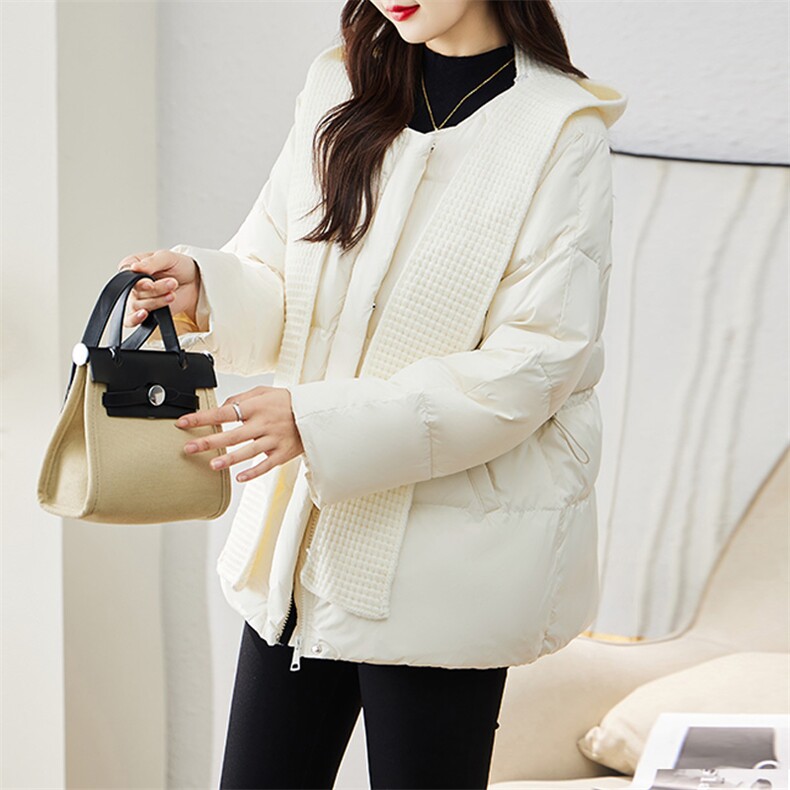 现货羽绒服女连帽新款短款小个子面包服时尚宽松休闲保暖轻暖外套，女装羽绒服，贵人树