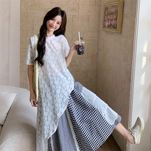 超火小众穿搭蕾丝T恤配格子半身裙套装女夏2025新款设计感两件套图片