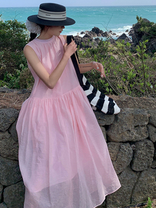 今年流行粉色无袖连衣裙女2025夏季新款高级感超仙气质绝美长裙潮图片