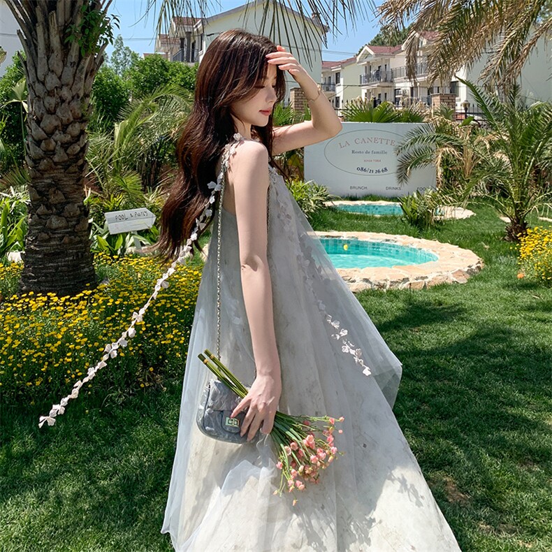 吊带裙2025夏季新款立体花朵连衣裙,女装连衣裙,纯色衣恋