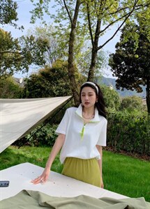 新款韩版、小立领拼色半拉链设计图片
