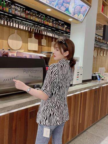 现货夏季斑马纹新款修身西服，女装，韩衫衣社