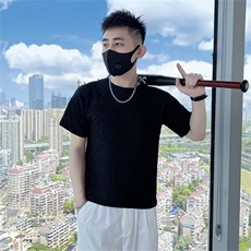 黑色