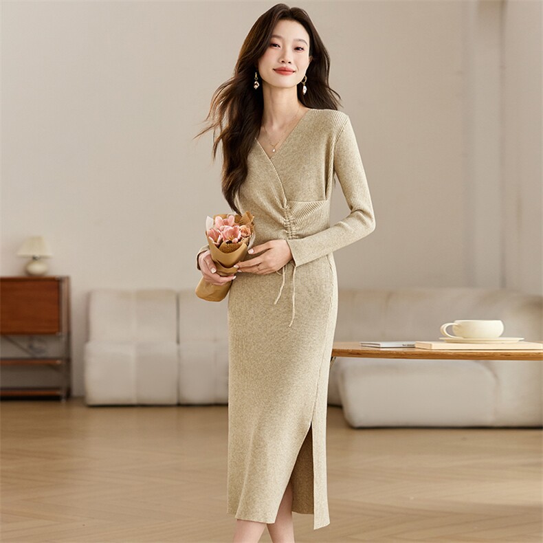 现货可推2024冬装新款气质V领修身显瘦毛线针织打底包臀连衣裙女，女装针织衫/毛衣，时尚风爆