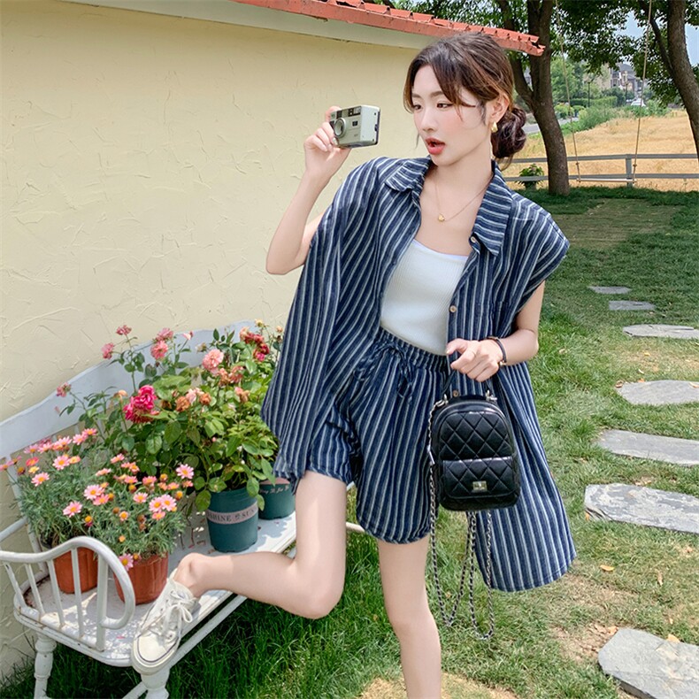 条纹衬衫短裤两件套女夏季2025超火独特绝美韩系休闲高级感一整套,女装套装/套裙,维壹