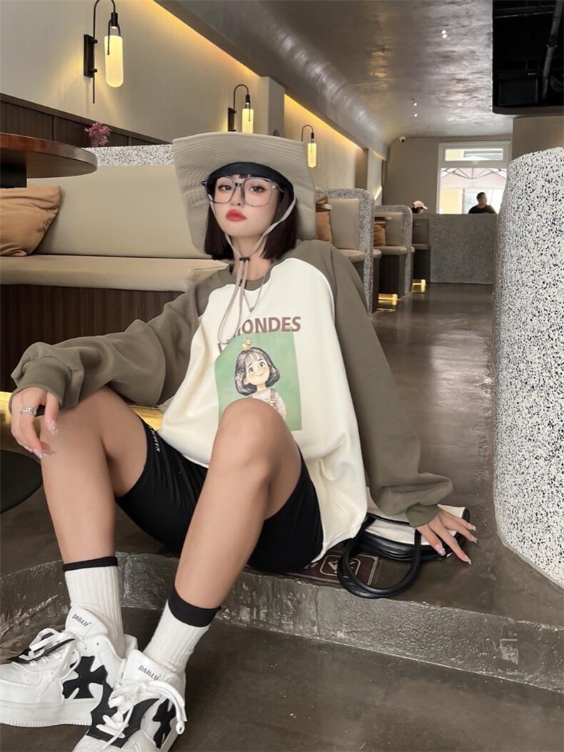 现货秋季新款：时尚潮流新款圆领卫衣，女装卫衣/绒衫，泽妤