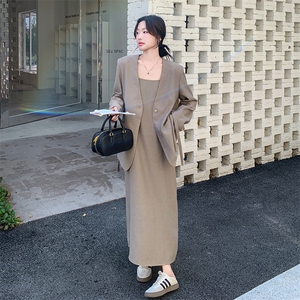 轻熟风穿搭吊带连衣裙外搭无领西装外套女春秋2025年新款长裙套装图片