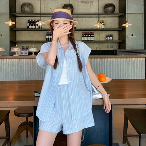 活泼减龄条纹短袖衬衫套装女2025年夏季新款小个子休闲短裤两件套图片