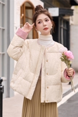 时尚提花新中式羽绒服女短款2025新款90%白鸭绒外套，女装羽绒服，姿衣坊