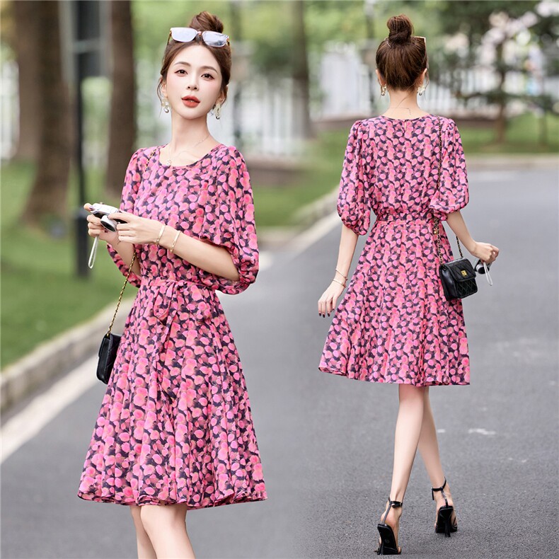 碎花连衣裙2025夏季新款小个子巨好看的减龄气质收腰海边度假裙子，女装连衣裙，布芭啦