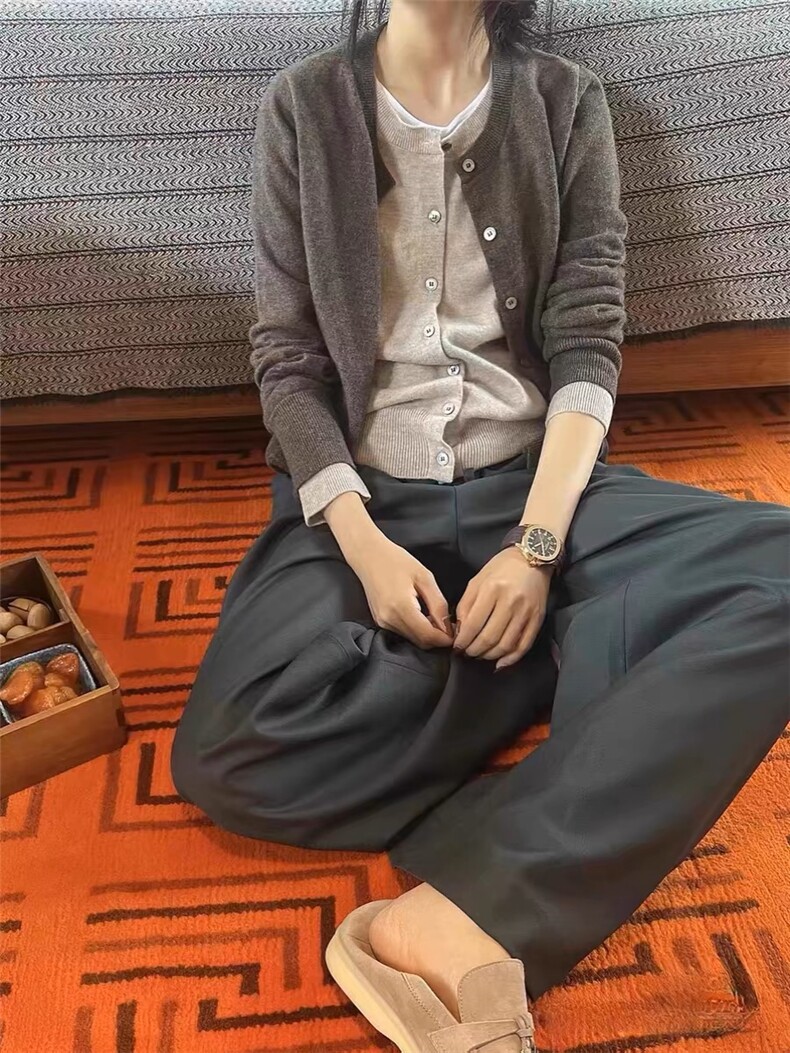 美丽诺羊毛开衫女秋冬灰色假两件针织衫高级感老钱风毛衣外套,女装羊毛衫,千御纺羊绒