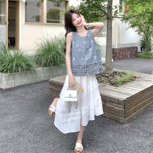 温柔风条纹花朵背心套装女夏季2025气质减龄蕾丝拼接半身裙两件套图片
