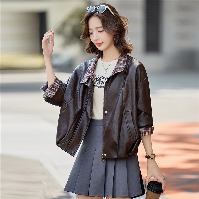 2025年秋季新款蛋白皮PU皮上衣袖口领口镶格子美拉德皮夹克，女装皮衣，贝蕾酷儿