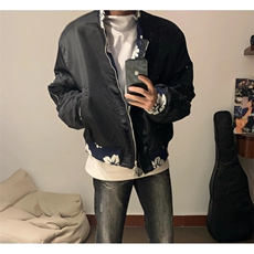黑色