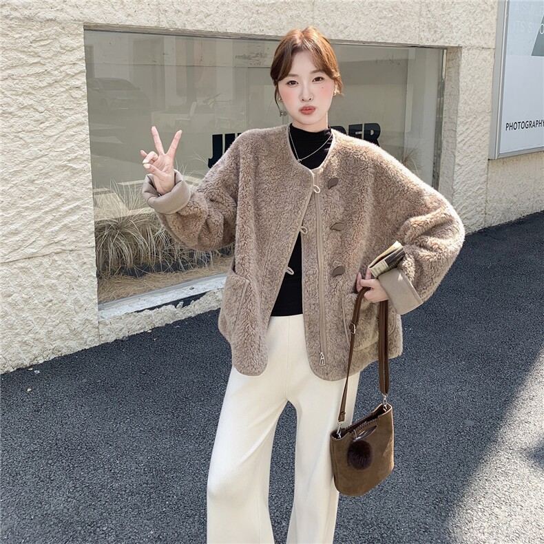 灯芯绒拼接圆领羊羔毛外套女2025冬新款高级感小香风宽松加厚上衣,女装派克服,2D044